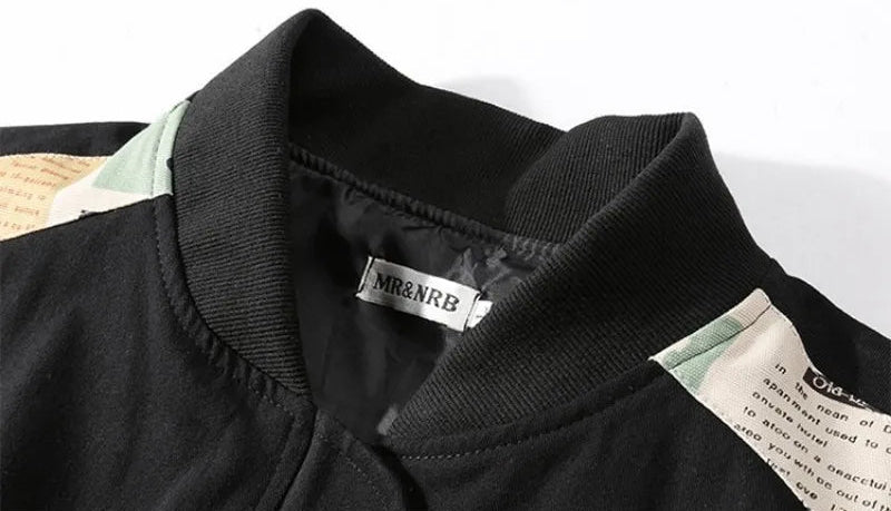 Tobi Patchwork Bomberjacke mit Zeitungsprint